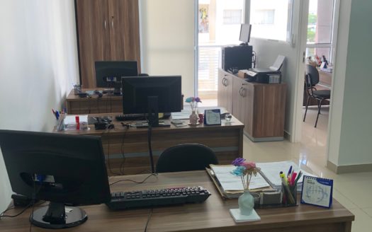 Sala comercial em Moema com mobília para locação